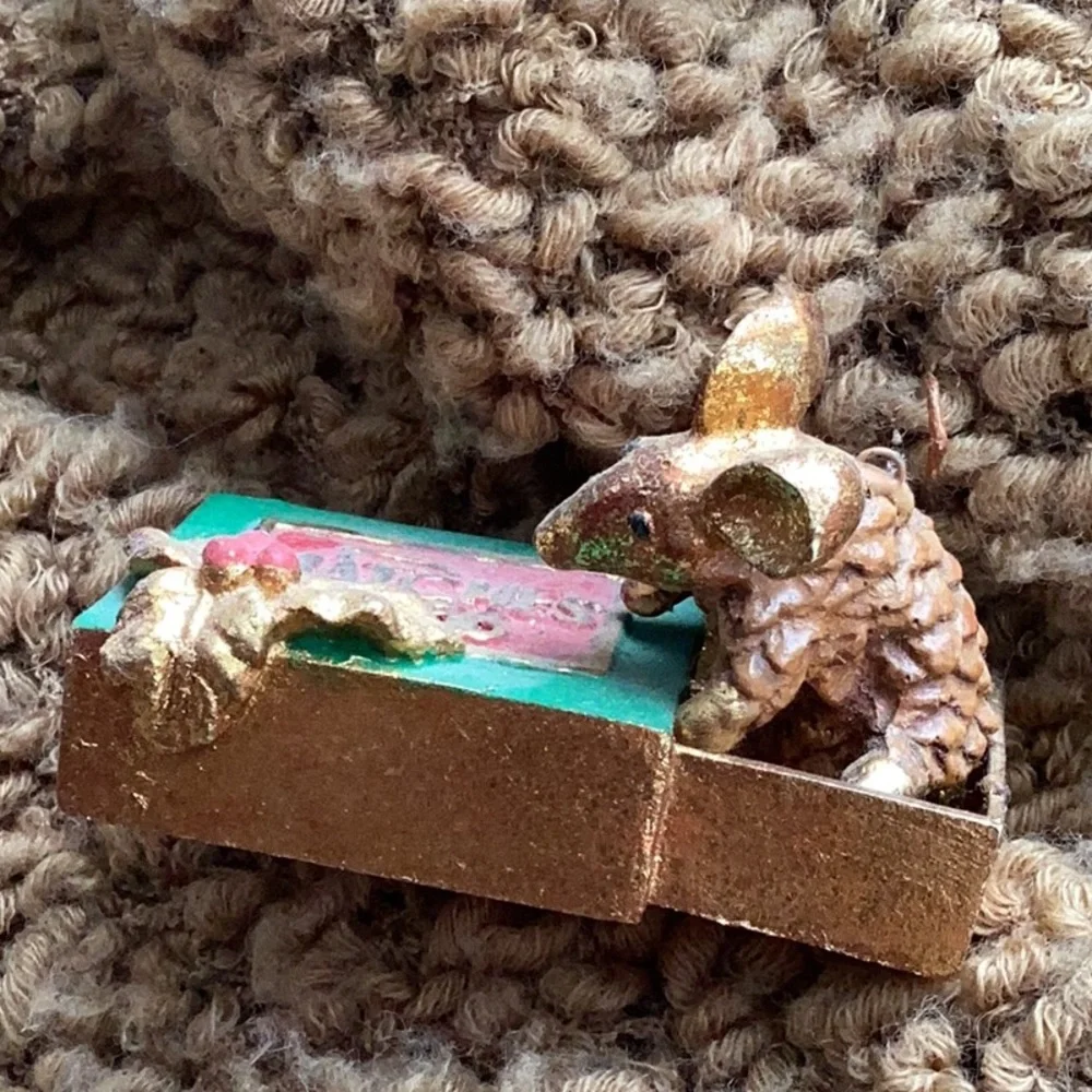 🎄  Ornament Dept 56  GOLD PINECONE MOUSE on Matchbox   RARE